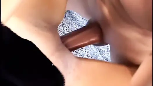 Schwarzer hengst dominiert schwarzes versautes zimmermädchen hart