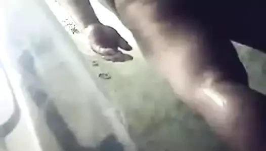 Gordo en la regadera5