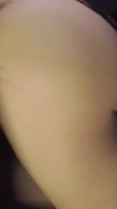 Une MILF baise une chatte sexy | Clip 1