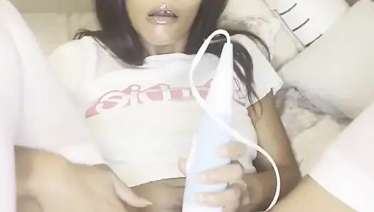 Memek sempit cewek kulit hitam ini dientot habis-habisan sampai matanya merem melek