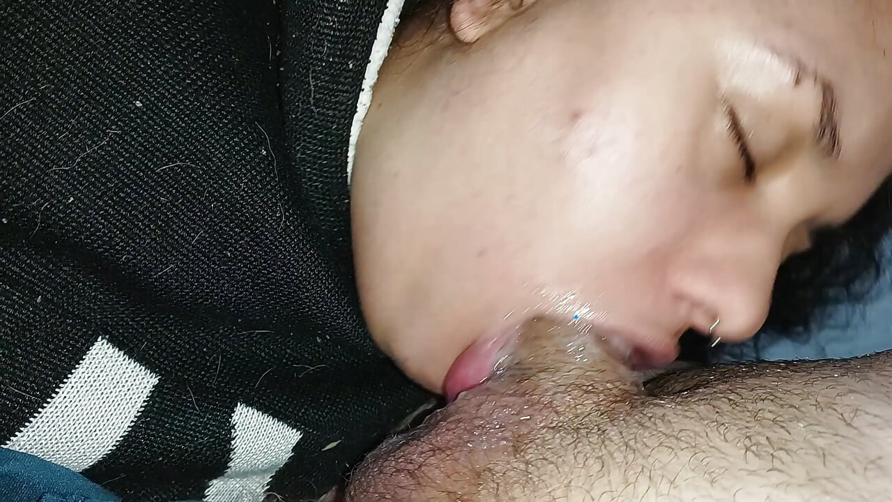 CLOSE UP SMEARED OF THE BEST BLOWJOB IN THE WORLD, SHE LOVES TO SUCK LIKE THIS