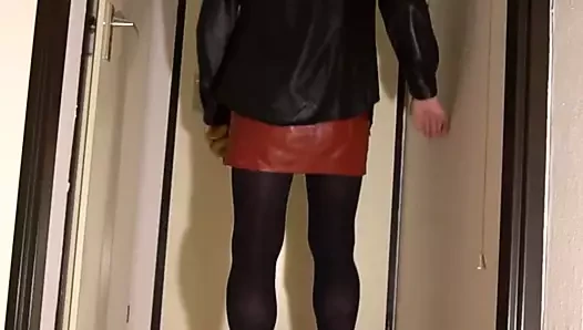 Pump porn video – TelmaTV masked slut red pumps