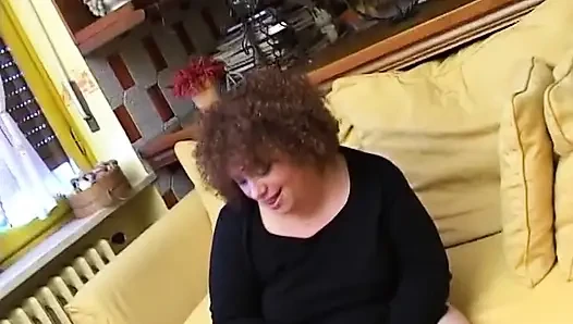Amatör şişman kız dildoyla amını sıvazlıyor