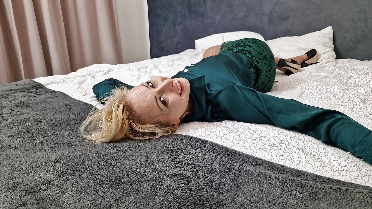 Fetish Secretary in Green - Part 1 in 4K