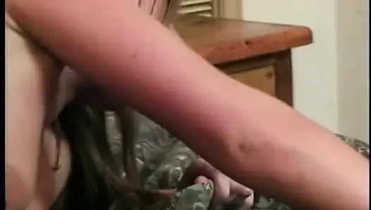 Büyük memeli esmer kadın mutant yarakla amını dolduruyor