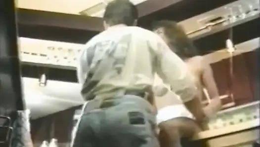 Мои сиськи хотят спермы (1990)