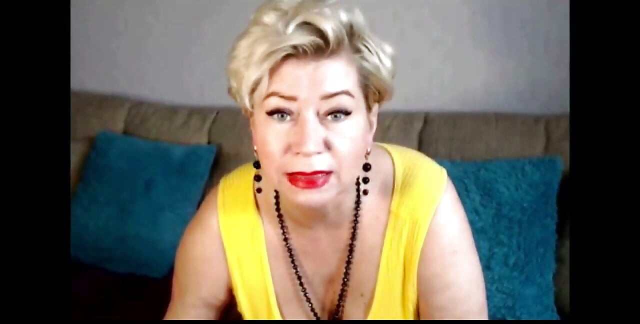 Havalı bir web kamerası fahişesi Aimee, büyük doğal göğüsleri, göt deliği yayılıyor ve hayata bakış açısı))
