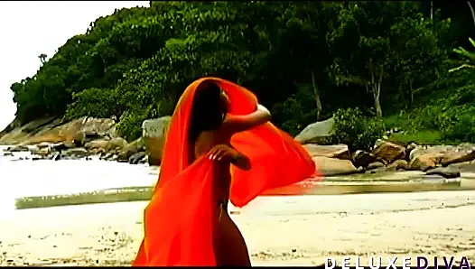 Deluxedivas - obrolan langsung - agatha cristine