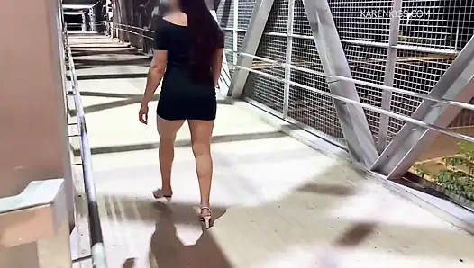 Fucking bareback in the dark street