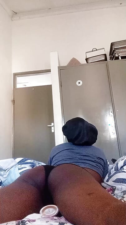 जिम्बाब्वे की कुंवारी लड़की शादी करने के लिए तैयार