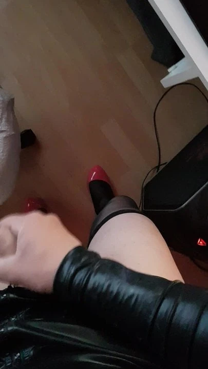 Sissy Erica Cumshot