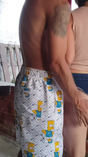 Zapanjujući trenutak od "sobarica me zavodi u kratkim hlačicama dok je ne jebem na balkonu"