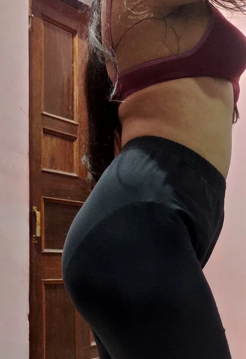 Η Bhabhi παίζει με τον πάγο
