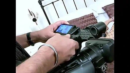 Ich gebe ihr ein tiefes anal-zungenanal, bevor sie ihre süße muschi fickt