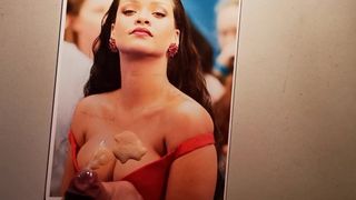 Rihanna omaggio di sborra 2
