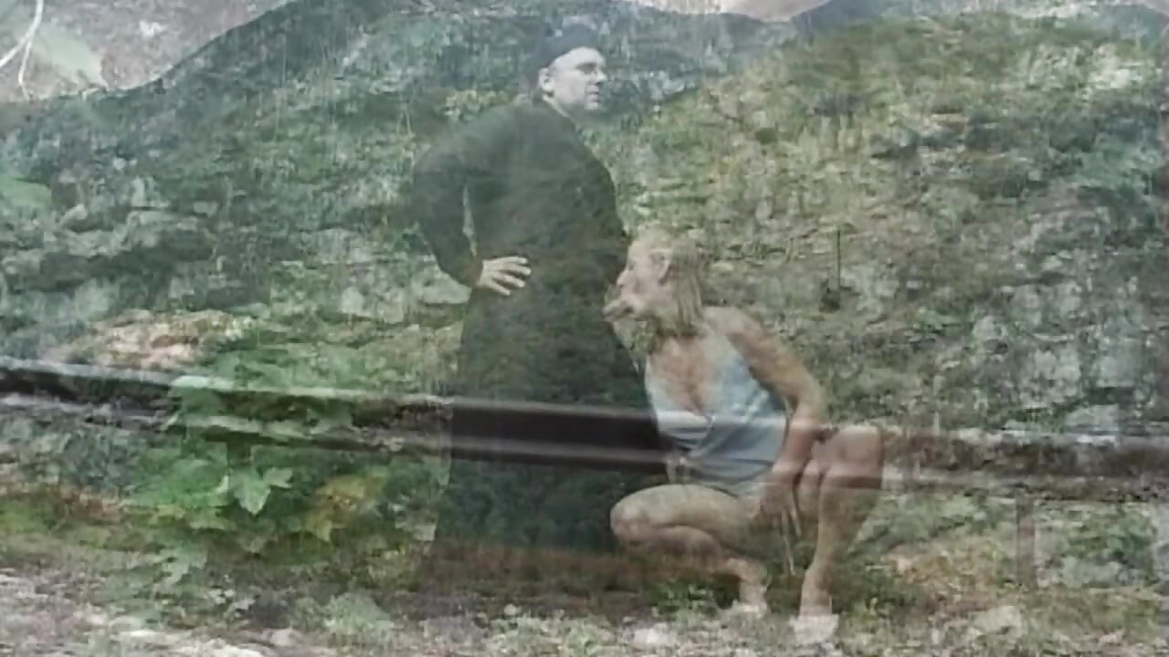 Rubia milf estirada en aventura hardcore al aire libre