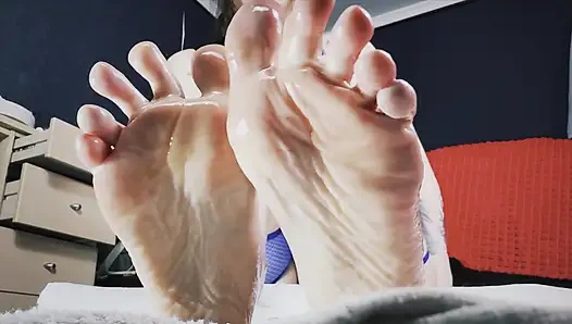 Asmr si cewek pecinta fetity kaki dilumuri minyak sampai muncrat - pov