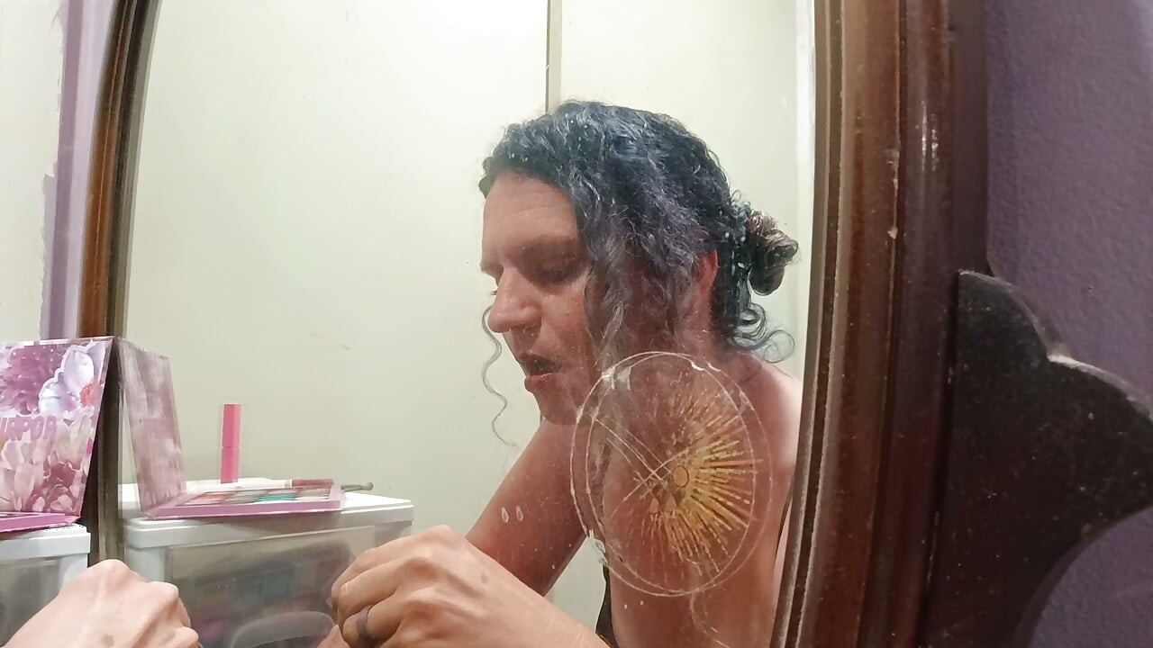 ¡Super pegamento y una jaula de castidad!