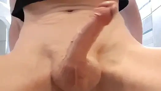 Mommy squirts five times while riding a