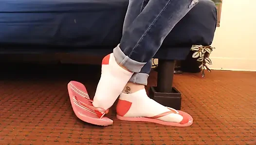 Çorap pembe parmak arası terlik ayakkabı oyunu