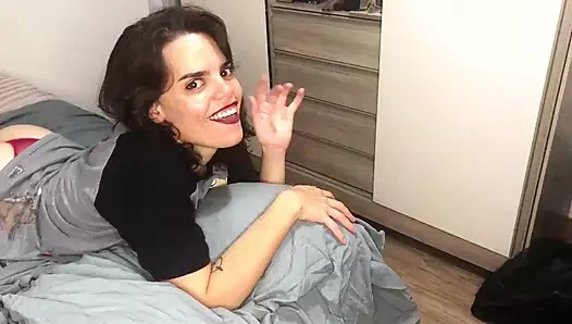 Taşaklarını boşaltıyorum ve ağzıma boşaltıyorum