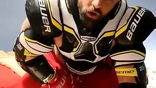 Kullanılmış hokey ekipmanlarında oynayacak birinin olmasını gerçekten istiyorum