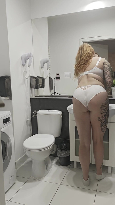 Mommy Changes Her Underwear and Then Goes to Pee.