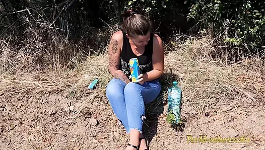 Pee in a field of corn - pissing herself while talking with her boyfriend on the phone