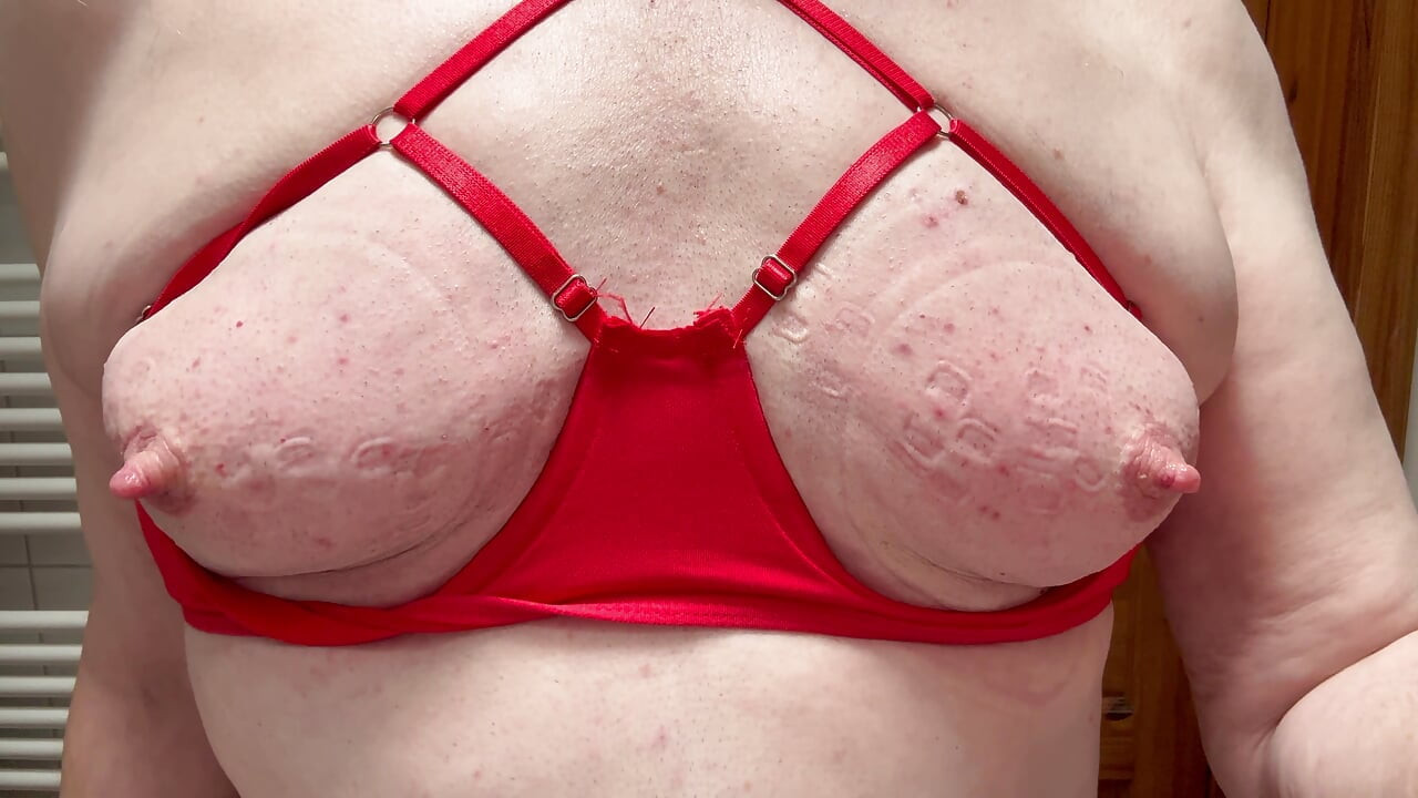 Clothespins on the tits leave deep marks
