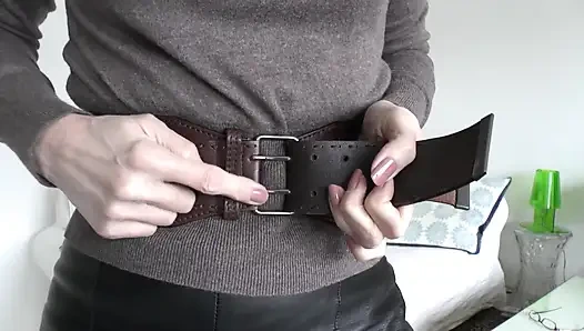 Pas pakai ikat pinggang di ruang tamu, bagian 2, lady victoria valente