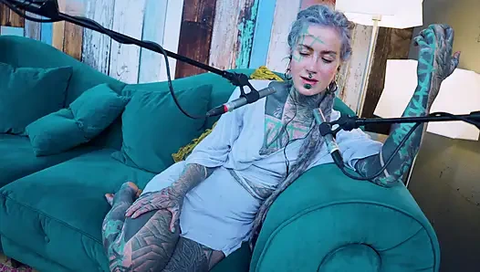 Я говорю о F - Страх - подкаст ASMR, Sfw говорит готессу, худенькая девушка дреды татуированная модель татуированная девушка