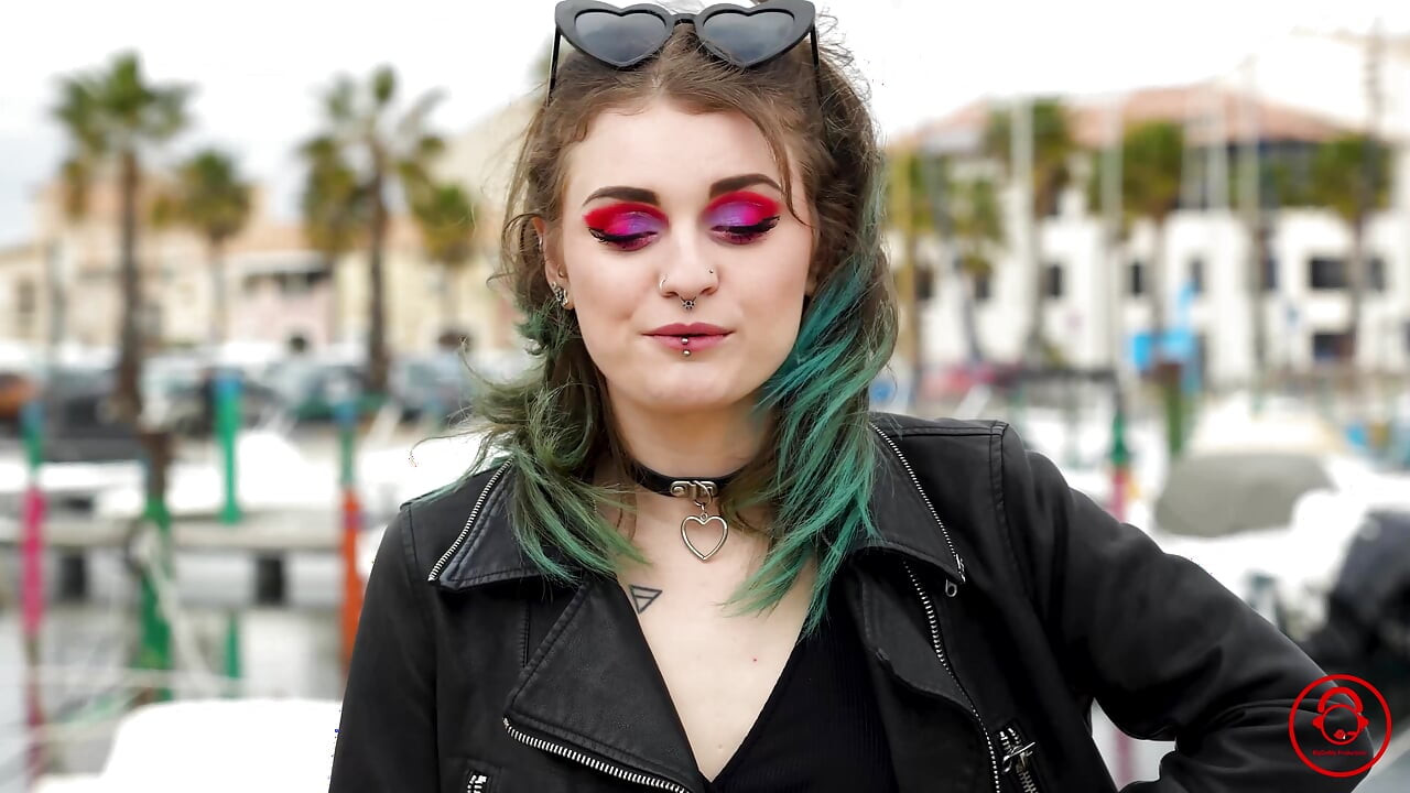 Trixy Kitty Double Domination