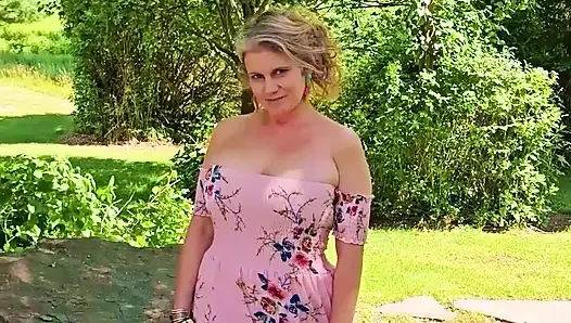 BIG MATURE MOMMY TITTY outdoor clips from my ONLYFAN Page released