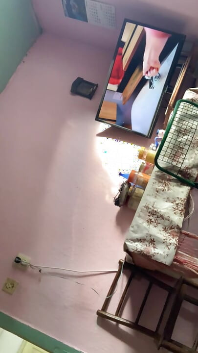 Nua sozinha em casa no dia