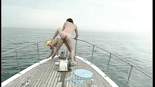 Женщина В Тюрбане Сосёт Член И Получает Секс От Итальянского Моряка