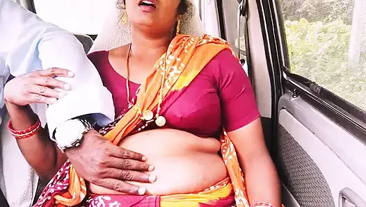 Car sex.desi üvey anne ve üvey oğlu sikişmek için uzun sürüyor. Telugu edepsizce konuşuyor.