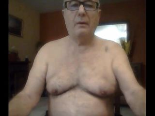 Ông nội hiển thị trên webcam