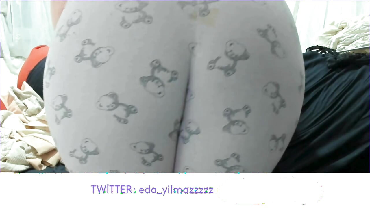 CAMELTOE - MASTURBAÇÃO DE PIJAMA - BUCETA BUFADA - BUCETA INCHADA - PORNÔ TURCO