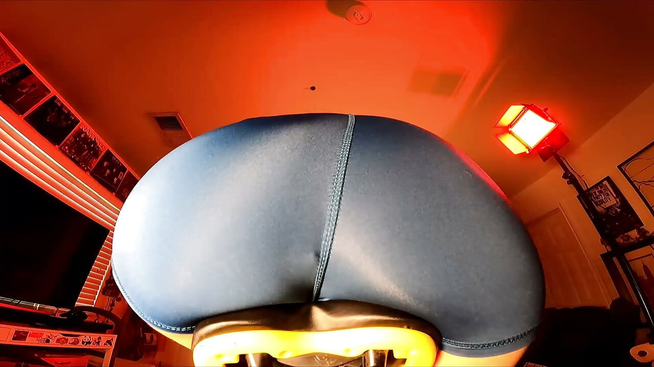 Nike pro lány lovaglóüléses lövés biciklin