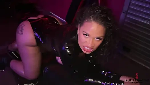 İtaatkar Tineebadass üvey anne Labella'nın iyi kızı!