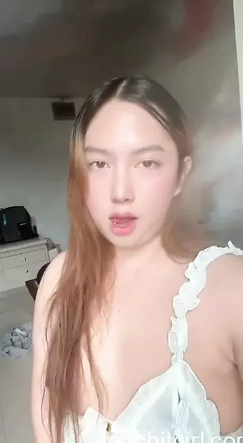 如果妈妈让你吮吸她的鸡巴，你会这样做还是通过？