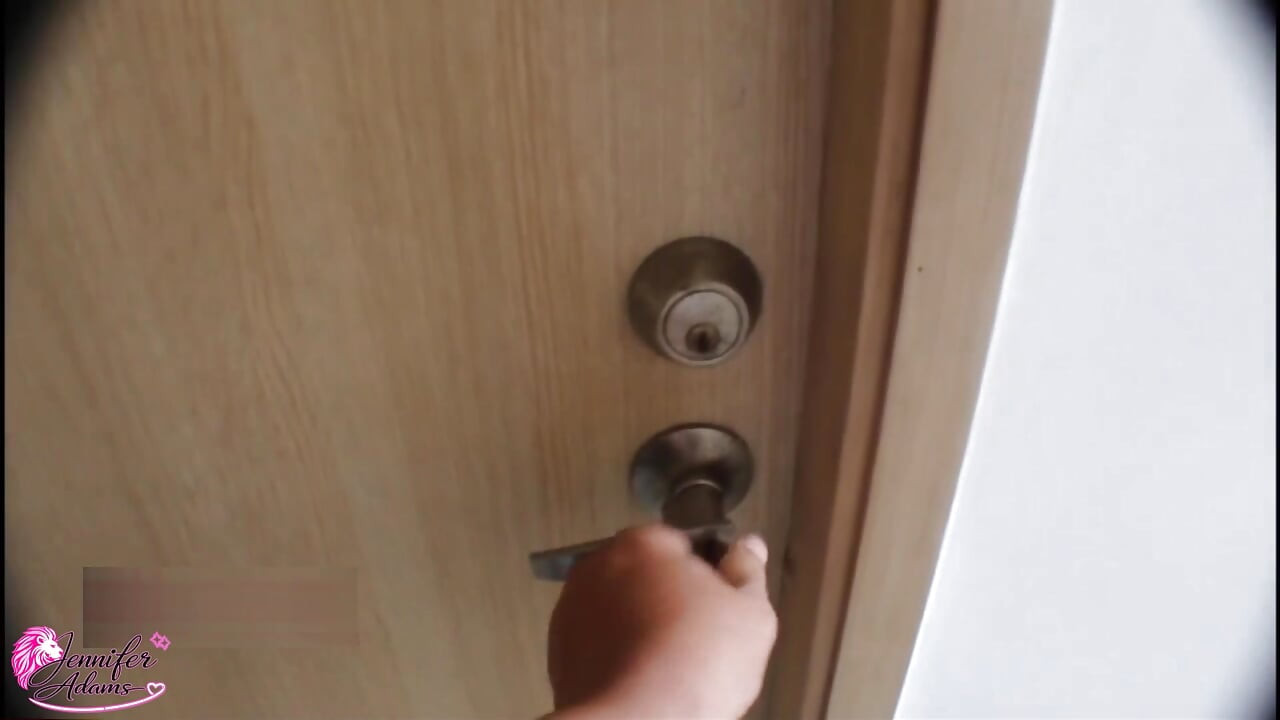 Rich milf cleaning company is late and I fuck her to make up for the lost time and give her a good score - Porn