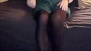 Lauren穿着蕾丝连衣裙和黑色连裤袜的快速性爱