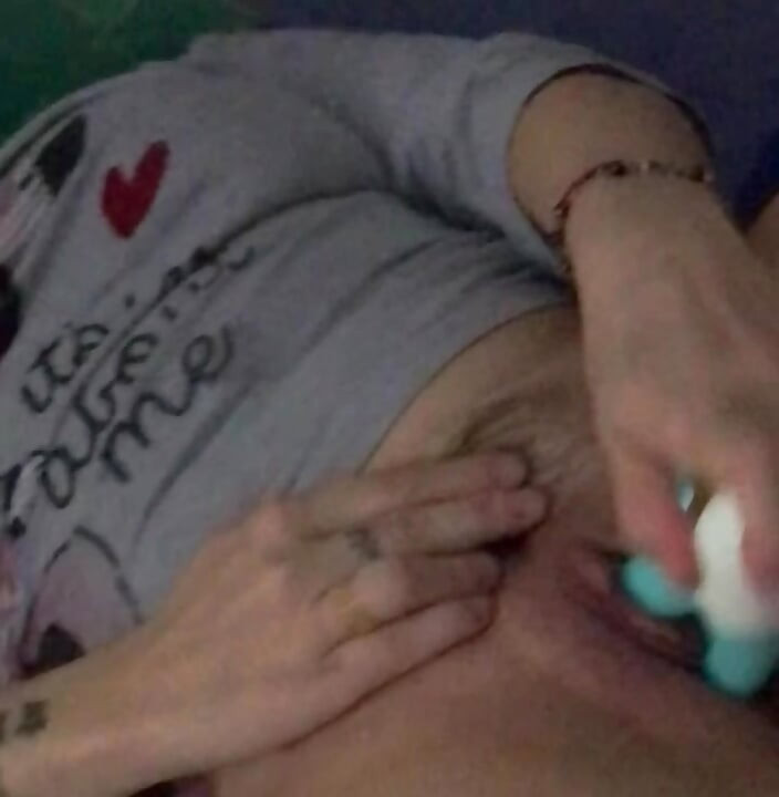 Moja žena isprobava nove seks igračke sa velikim zadovoljstvom