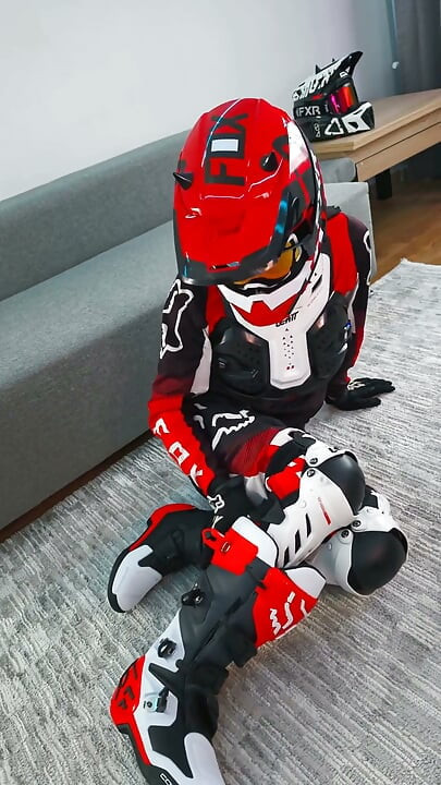 Hraní s motocyklovými botami