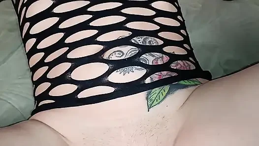 Yok edilmiş esmer anal: şiddetli orgazm ve içten sperm sızıyor