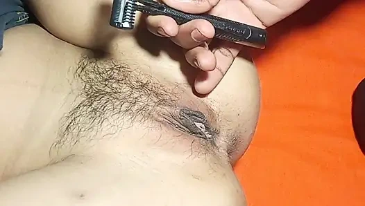 Hintli desi zaara yenge kıllı amcığı tıraş etmek istiyor bu yüzden deniyorum