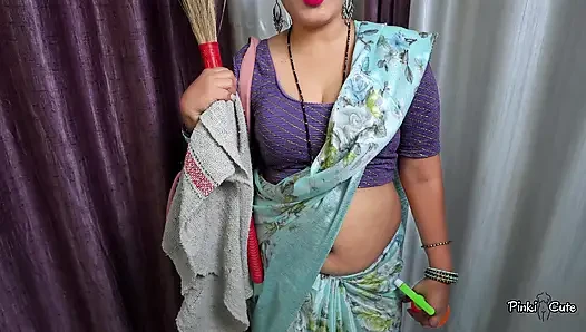 Kaam wali terjebak di meja, pemiliknya menyetubuhi pantatnya yang besar dari belakang.