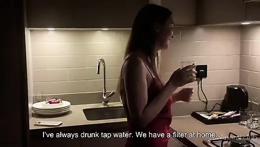 Сексуальная Мама Друга Сказала: "если Вы Еще Пробуждаетесь... Моя Дверь Открыта