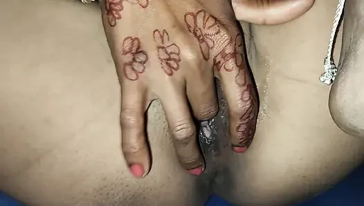 Garam  Desi bhabhi hot pussy fingering video viral